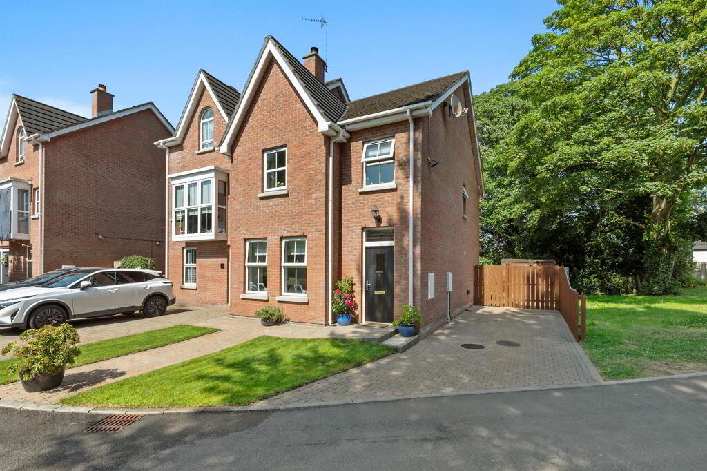 8 Mountpleasant Park, Newtownards, BT23 4WJ