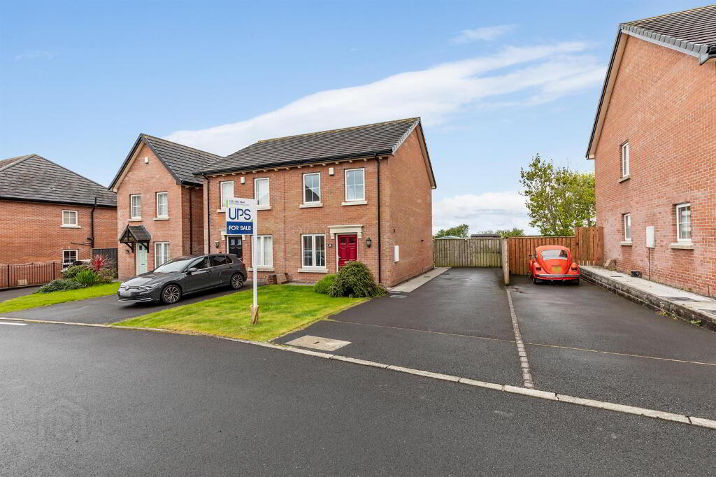 30 Blackwood Crescent, Newtownards, BT23 4XX