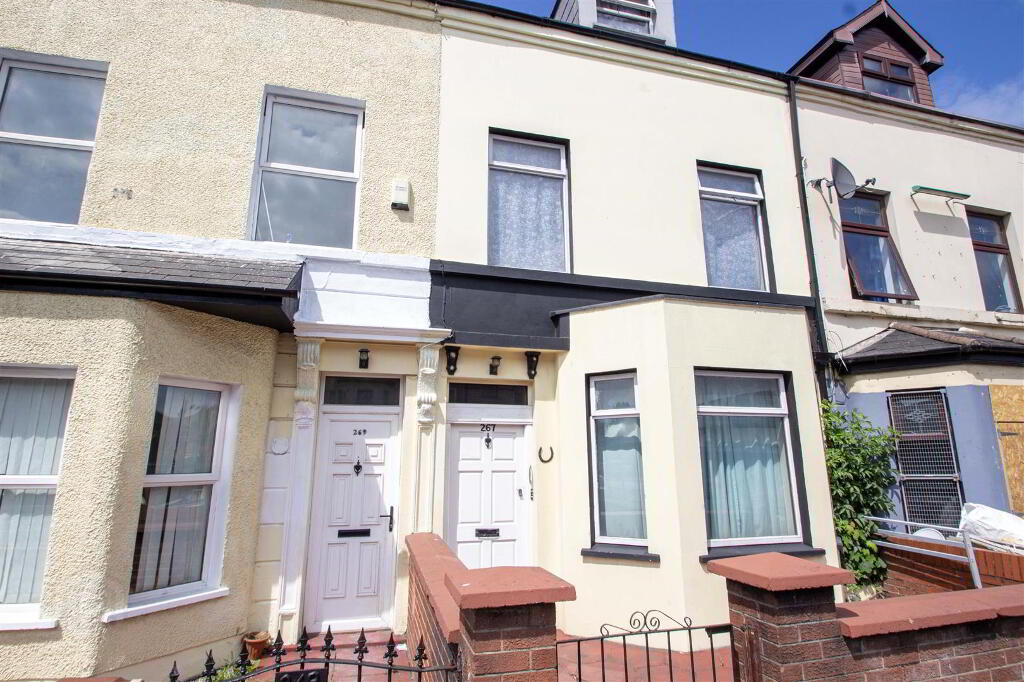 2 Self Contained Apts And Double Bedroom, 267&267a Falls Road, Belfast, BT12 6FD