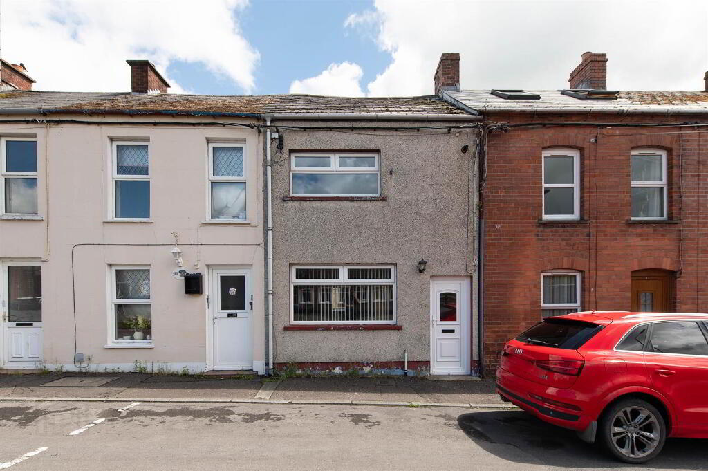 33 Antrim Road, Ballynahinch, BT24 8AN