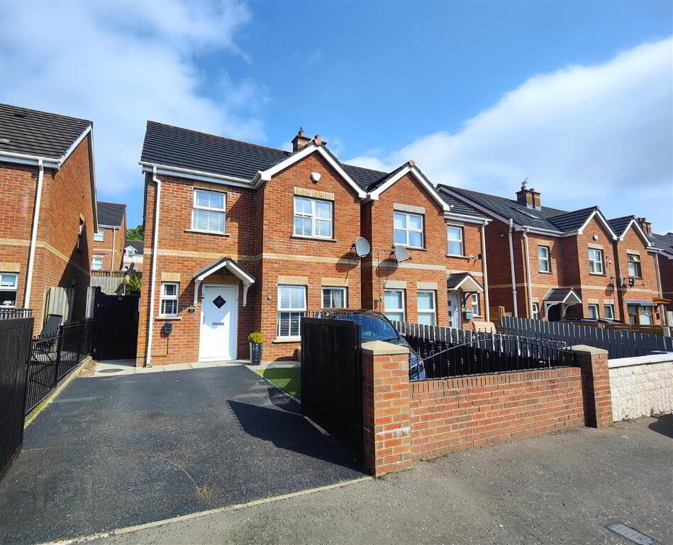 15 Wolfhill Manor, Belfast, BT14 8DE