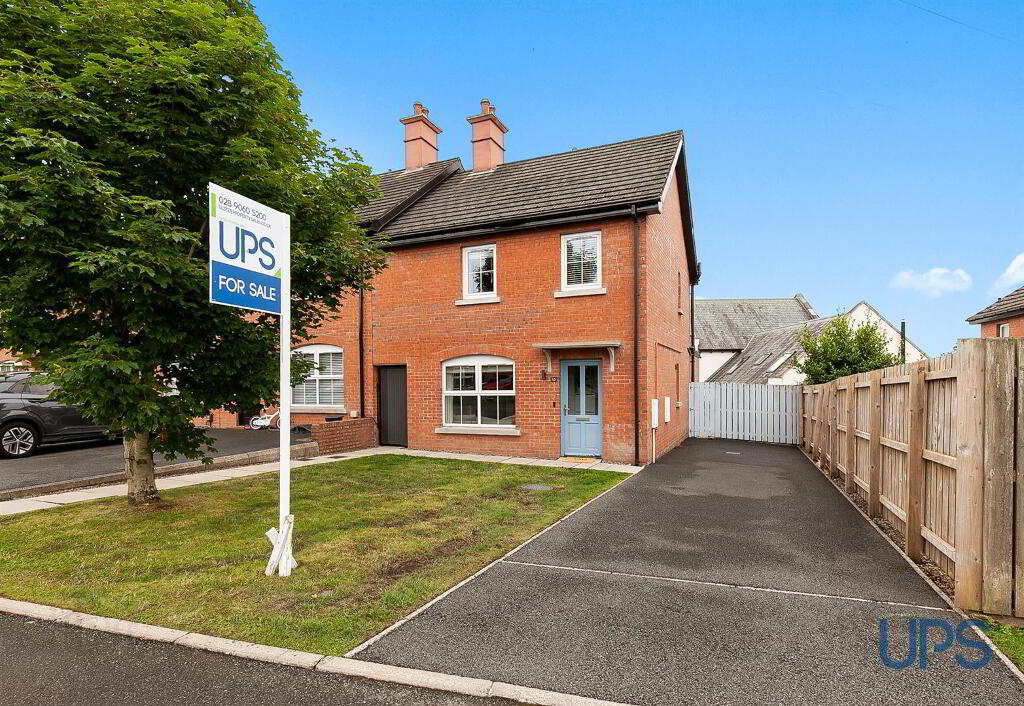 15 Lady Wallace Brae, Lisburn, BT28 3WN