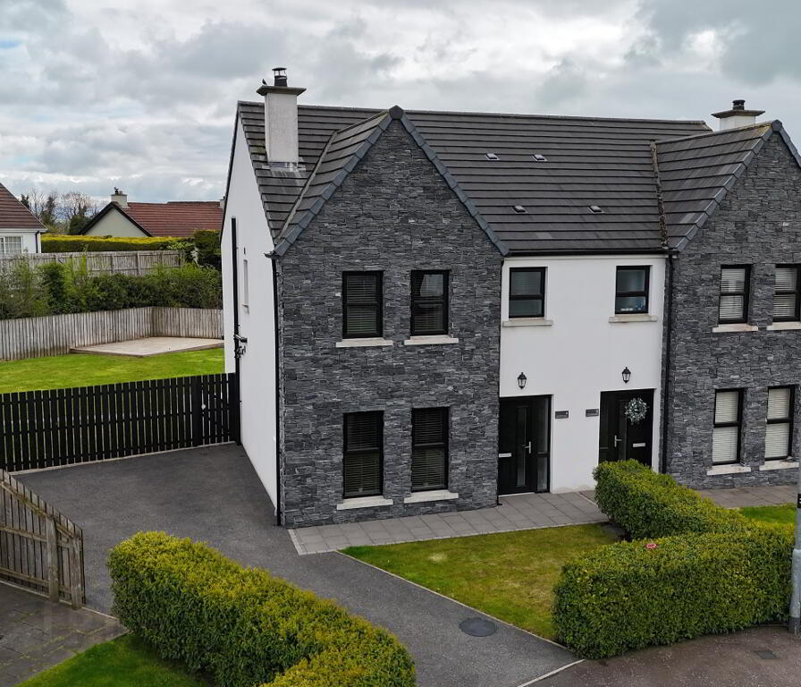 4 Riverview Manor, Castlederg, BT81 7EN