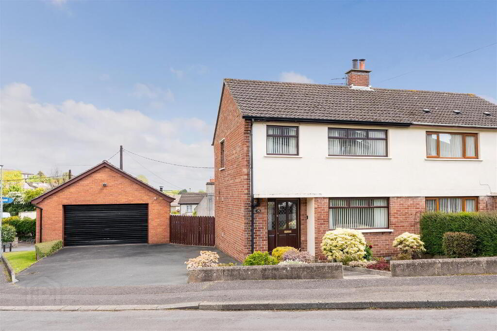 15 Queens Park North, Saintfield, BT24 7AU