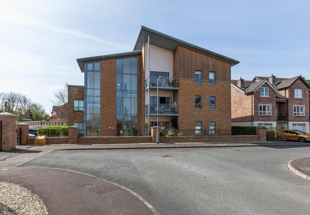 126 The Rose Garden, Dunmurry, Belfast, BT17 9GY