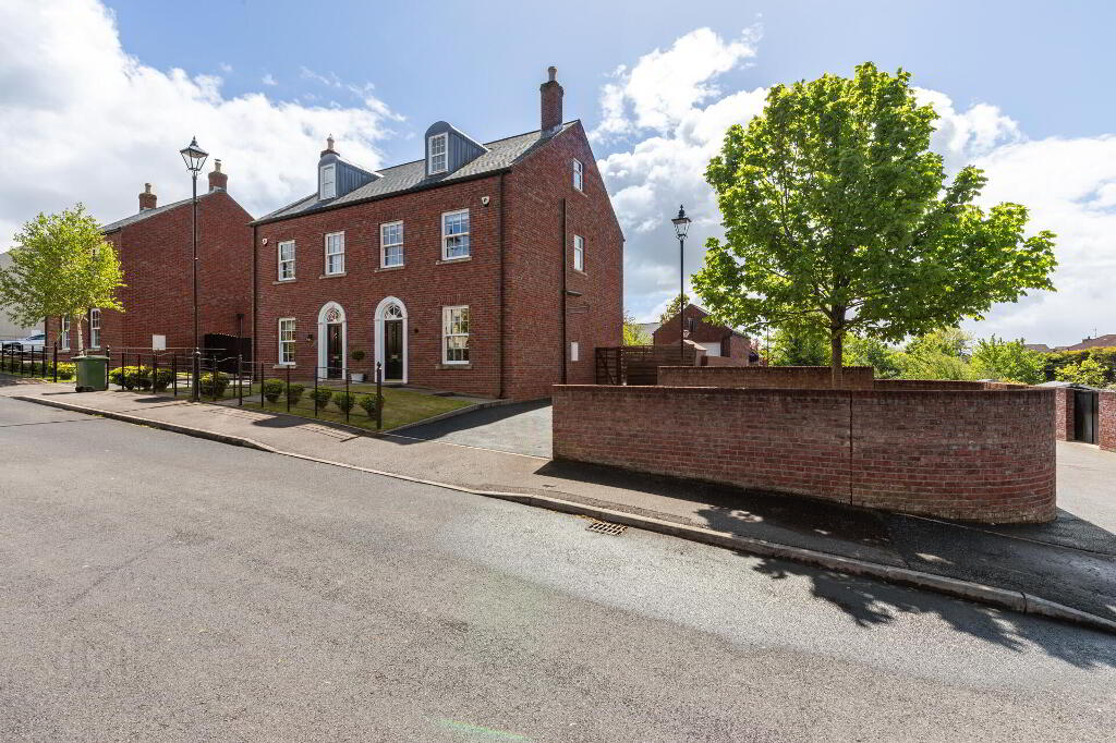8 Breton Drive, Lisburn, BT28 3ZA