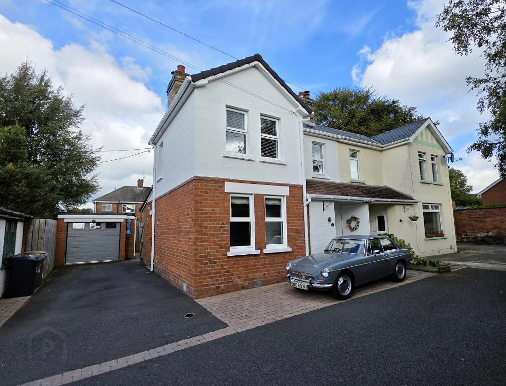11 Bellevue Park, Lisburn, BT28 3DL