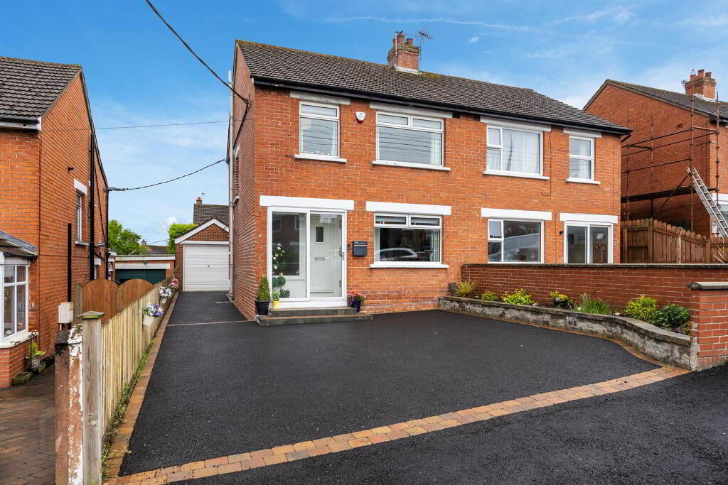 25 Silverstream Drive, Bangor, BT20 3LW