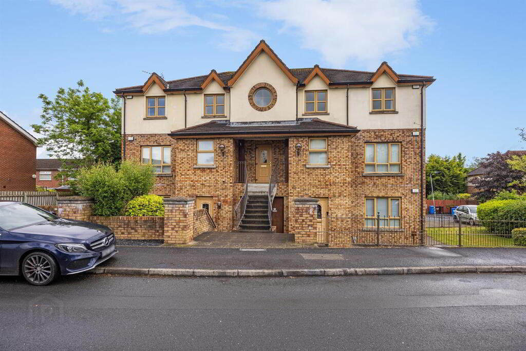 69 Woodrow Gardens, Saintfield, BT24 7WG