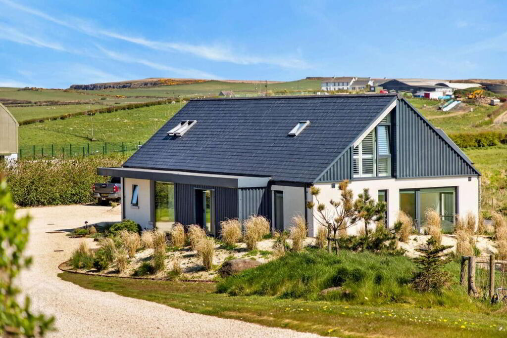 Ballylinny House, 5 Causeway Road, Bushmills, BT57 8SU