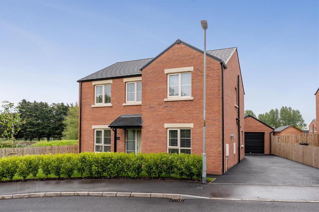 8 Castlelodge Gardens, Comber, BT23 5DW
