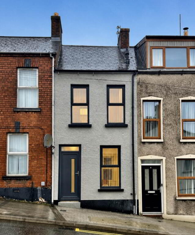 8 Creggan Road, Derry, BT48 9BX