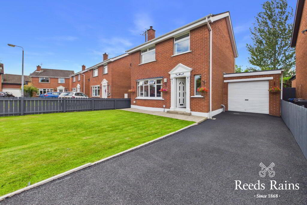 8 Cloverhill Green, Bangor, BT19 6FB