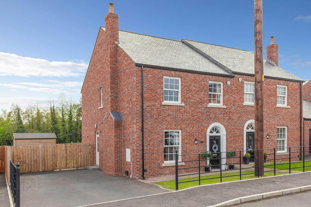 33 Breton Park, Lisburn, BT28 3FU
